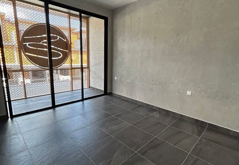 Kulai  Taman Bukit Seni / Jalan bukit seni /  Three Storey Terrace House 