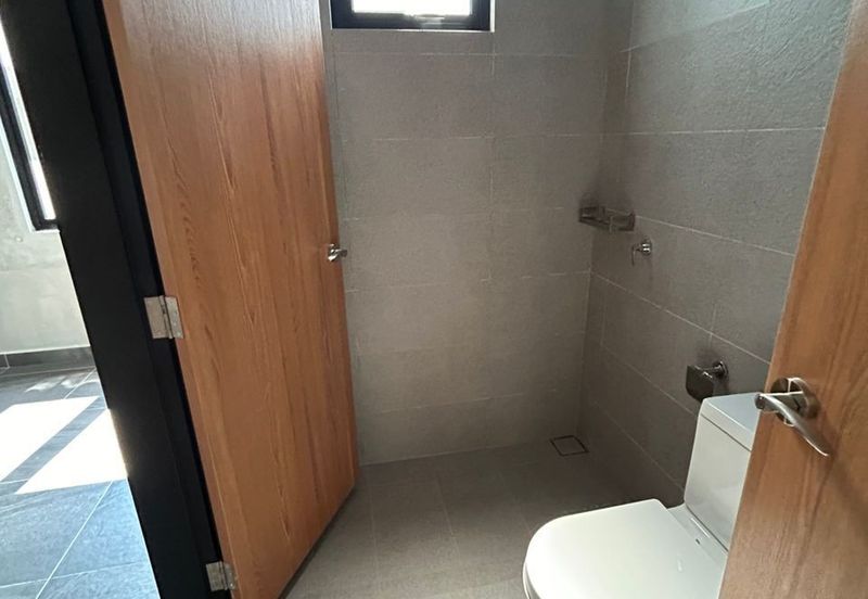 Kulai  Taman Bukit Seni / Jalan bukit seni /  Three Storey Terrace House 