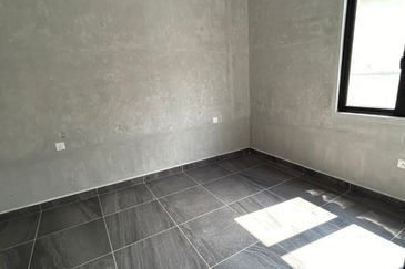 Kulai  Taman Bukit Seni / Jalan bukit seni /  Three Storey Terrace House 