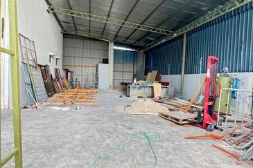 Skudai / Taman Universiti ✅ 1.5 Storey Factory Semi-D Corner Unit