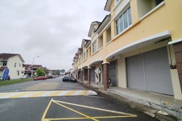 Kulai Bandar Putra｜Jalan Merbau - Double Storey Shoplot Unblock Unit