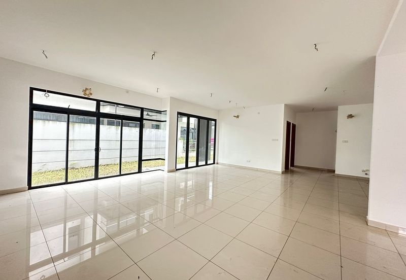 Kulai Bandar Putra / Jalan Ceria / Double Storey Semi-D House / Original Unit