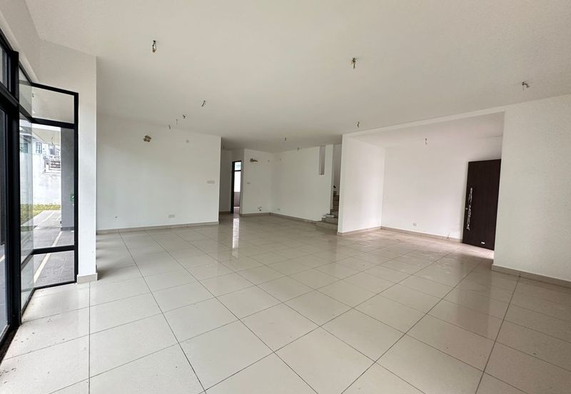 Kulai Bandar Putra / Jalan Ceria / Double Storey Semi-D House / Original Unit