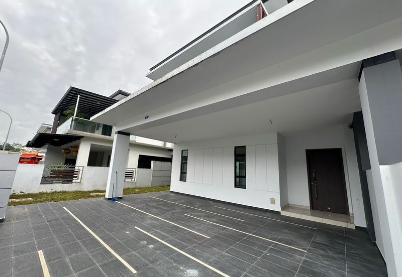 Kulai Bandar Putra / Jalan Ceria / Double Storey Semi-D House / Original Unit