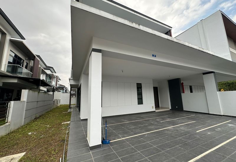 Kulai Bandar Putra / Jalan Ceria / Double Storey Semi-D House / Original Unit