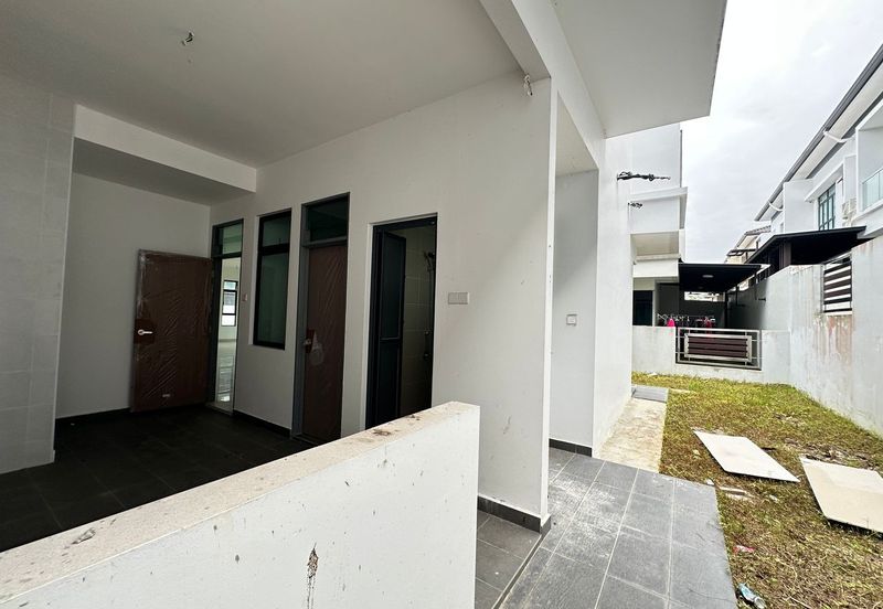 Kulai Bandar Putra / Jalan Ceria / Double Storey Semi-D House / Original Unit
