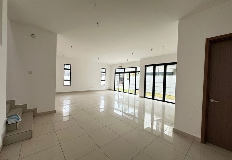 Kulai Bandar Putra / Jalan Ceria / Double Storey Semi-D House / Original Unit