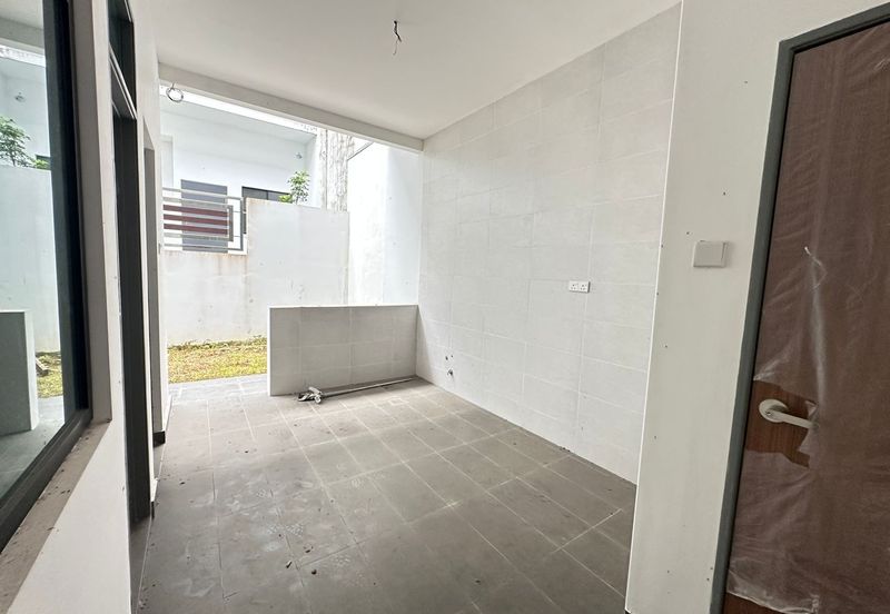 Kulai Bandar Putra / Jalan Ceria / Double Storey Semi-D House / Original Unit