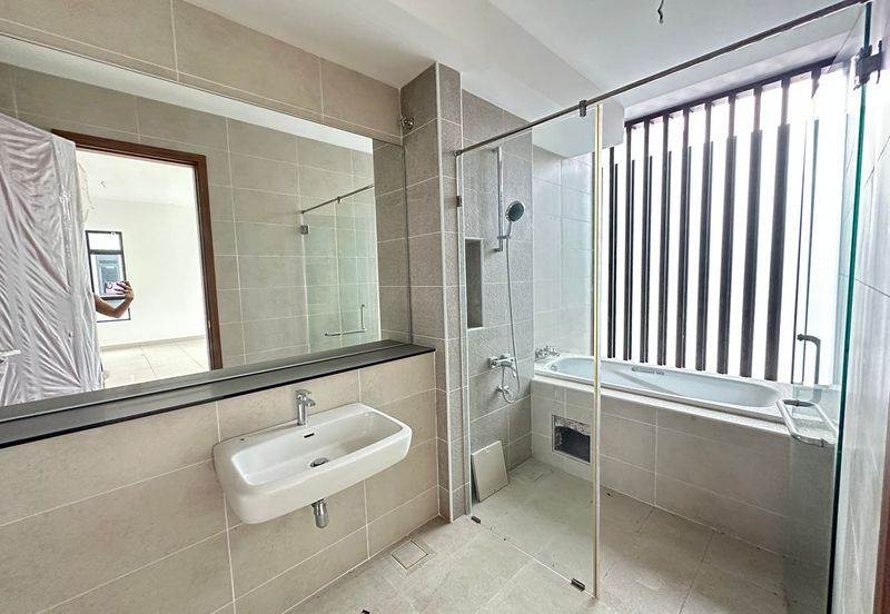 Kulai Bandar Putra / Jalan Ceria / Double Storey Semi-D House / Original Unit