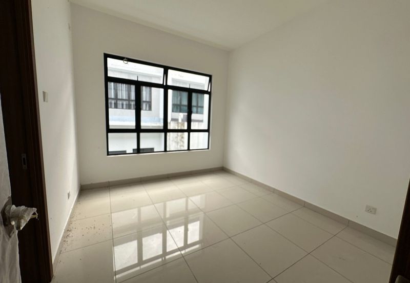 Kulai Bandar Putra / Jalan Ceria / Double Storey Semi-D House / Original Unit