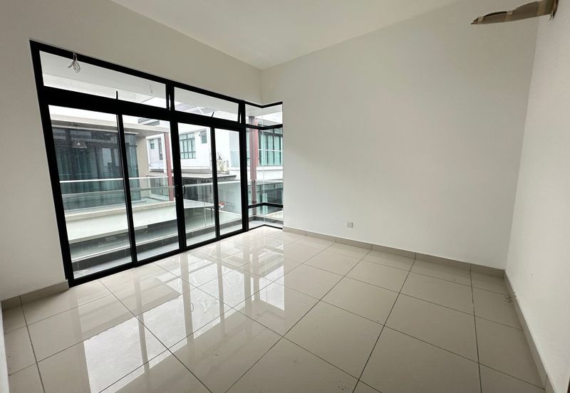 Kulai Bandar Putra / Jalan Ceria / Double Storey Semi-D House / Original Unit