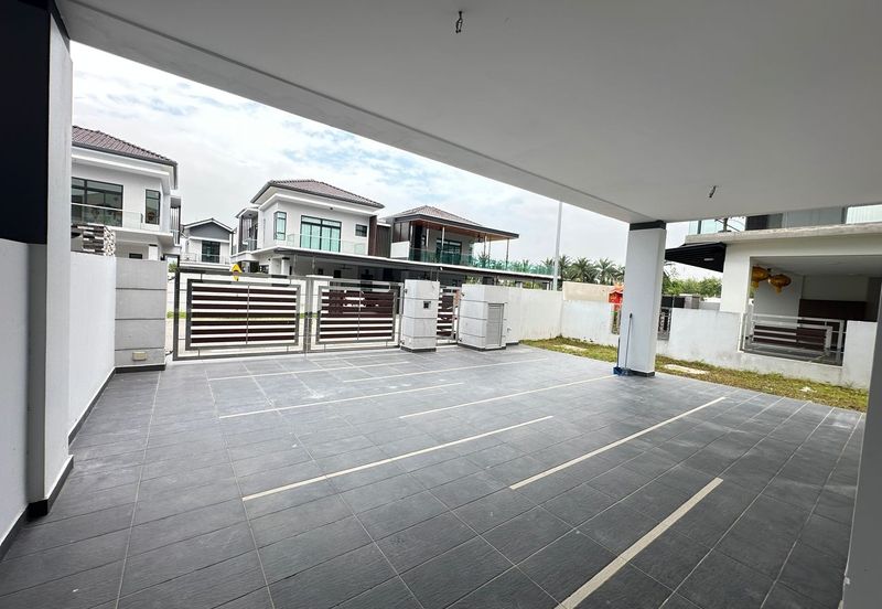 Kulai Bandar Putra / Jalan Ceria / Double Storey Semi-D House / Original Unit