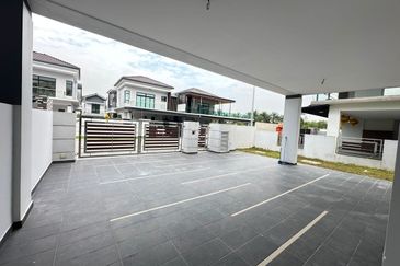 Kulai Bandar Putra / Jalan Ceria / Double Storey Semi-D House / Original Unit