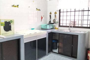 Kulai Bandar Indahpura / Jalan Teratai / End Lot Double Storey Terrace House