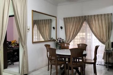 Kulai Bandar Indahpura / Jalan Teratai / End Lot Double Storey Terrace House