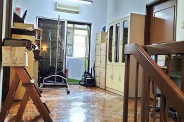 Kulai Bandar Indahpura / Jalan Teratai / End Lot Double Storey Terrace House