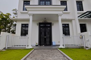 Johor Bahru Eco Botanic 2.5 Storey House, Endlot  Fully Renovated , Fully Finished 