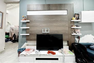 Kulai Taman Timur / Jalan Berjasa / Single Storey House