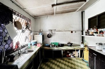 Kulai Taman Timur / Jalan Berjasa / Single Storey House