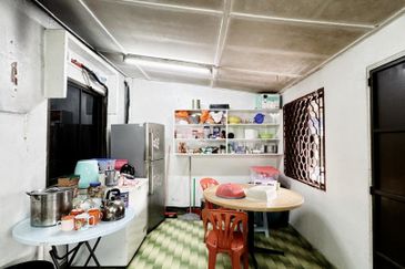 Kulai Taman Timur / Jalan Berjasa / Single Storey House