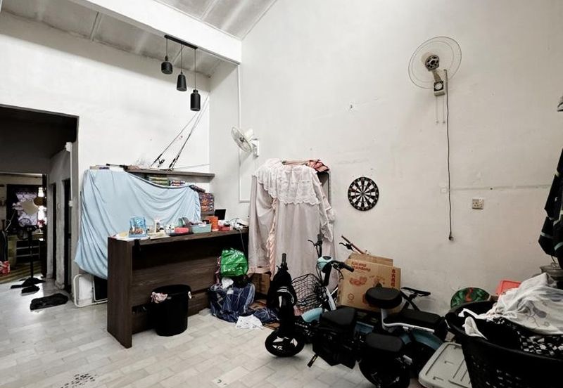 Kulai Taman Timur / Jalan Berjasa / Single Storey House