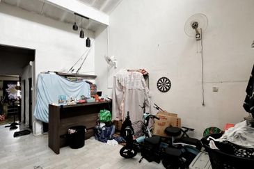 Kulai Taman Timur / Jalan Berjasa / Single Storey House