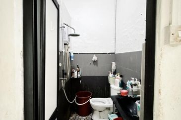 Kulai Taman Timur / Jalan Berjasa / Single Storey House