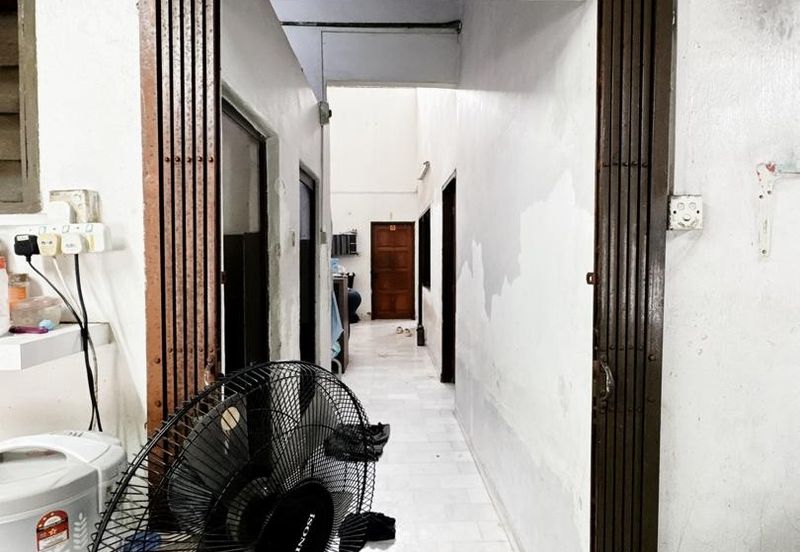 Kulai Taman Timur / Jalan Berjasa / Single Storey House