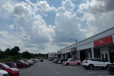 Kulai  Indahpura / Single Storey Terrace Factory 