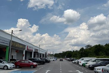 Kulai  Indahpura / Single Storey Terrace Factory 