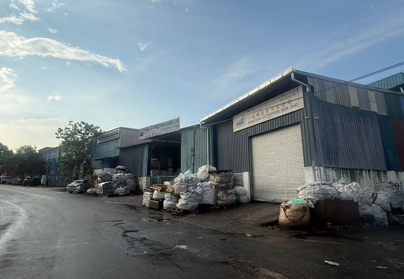 JB Taman Mount Austin / Jln Mutiara Emas 5 / Mount Austin / 1.5 Factory Terrace Factory light Industry / 1层半大款排厂出租