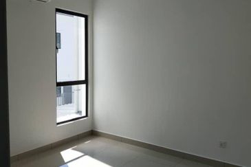 Kulai Indahpura The Crystal / 2 storey terrace house 