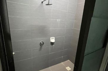 Kulai Indahpura (The Crystal) / Three Storey Terrace House