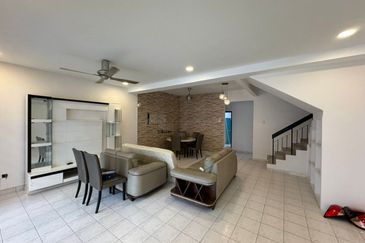 Kulai Bandar Putra Jalan Nuri / Double Storey Terrace House  
