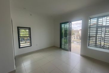 Kulai Senai Scientex Jaya / Double Storey Terrace House Corner 