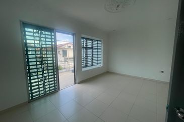 Kulai Senai Scientex Jaya / Double Storey Terrace House Corner 
