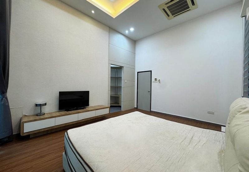 Kulai / Taman Tropika / Jalan Tropika / Double Storey Cluster House