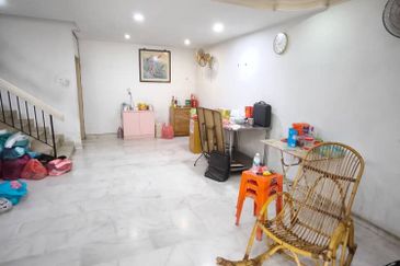 Johor Bahru/ Taman Johor Jaya @ Jalan Bakawali / Double Storey Terrace House / Extended Kitchen