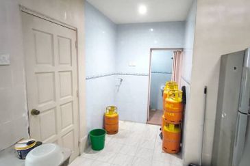 Johor Bahru/ Taman Johor Jaya @ Jalan Bakawali / Double Storey Terrace House / Extended Kitchen
