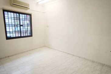Johor Bahru/ Taman Johor Jaya @ Jalan Bakawali / Double Storey Terrace House / Extended Kitchen