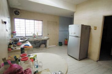 Johor Bahru/ Taman Johor Jaya @ Jalan Bakawali / Double Storey Terrace House / Extended Kitchen