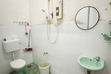 Johor Bahru/ Taman Johor Jaya @ Jalan Bakawali / Double Storey Terrace House / Extended Kitchen