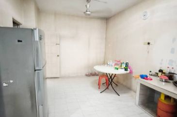 Johor Bahru/ Taman Johor Jaya @ Jalan Bakawali / Double Storey Terrace House / Extended Kitchen