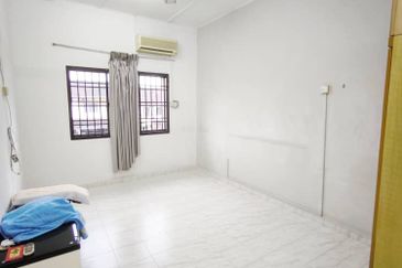 Johor Bahru/ Taman Johor Jaya @ Jalan Bakawali / Double Storey Terrace House / Extended Kitchen