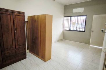 Johor Bahru/ Taman Johor Jaya @ Jalan Bakawali / Double Storey Terrace House / Extended Kitchen
