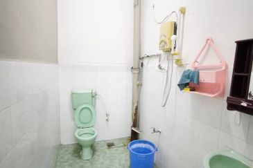 Johor Bahru/ Taman Johor Jaya @ Jalan Bakawali / Double Storey Terrace House / Extended Kitchen