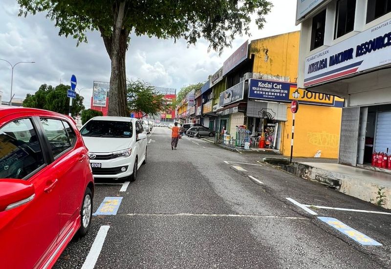 Skudai Tun Aminah / Jalan Nakhoda / Double Storey Shop Lot / Facing MainRoad  