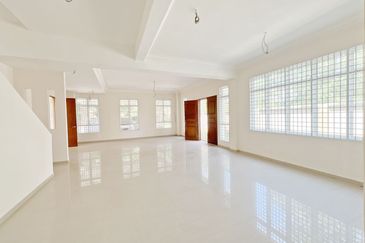 Johor Bahru / Taman Perling / Double Storey Semi D