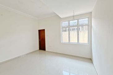 Johor Bahru / Taman Perling / Double Storey Semi D