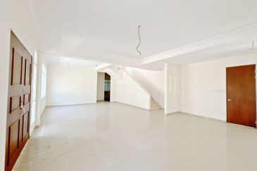 Johor Bahru / Taman Perling / Double Storey Semi D